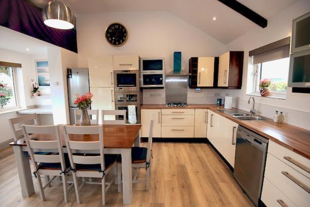 Meadowlane Lodge Корк Экстерьер фото